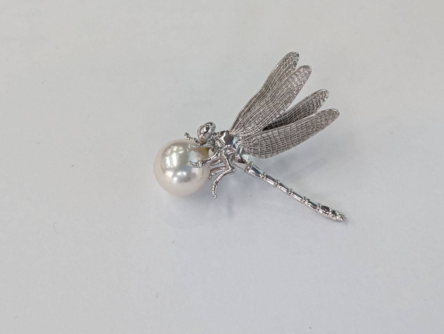 
                  真珠 アクセサリー ブローチ パール 9.0mm シルバー あこや真珠 アコヤ真珠 冠婚葬祭 結婚式 葬式 慶事 弔事 プレゼント 誕生石 普段使い トンボ ウェディング クリスマス ホワイトデー / トンボ型 ピンブローチ 9.0mm珠
                