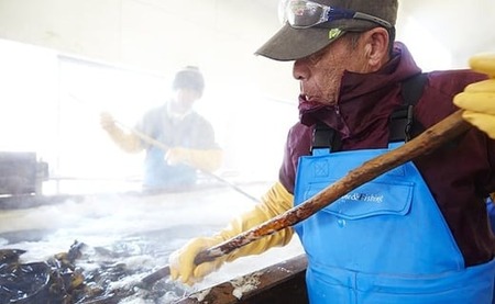 広田湾漁協からお届け！ 広田湾の 塩蔵こんぶ 1.2kg (300g×4袋)【 小分け 三陸産 天然 厳選 肉厚 塩蔵 新鮮 海藻 昆布 魚介類 魚介 海産物 海の幸 】