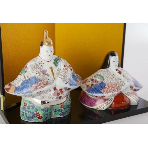 A130-26 有田焼【其泉】磁器製ひな人形 金屏風・木台付き 賞美堂本店_イメージ2