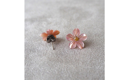 シェルのピアス 桜［ピンク］チタン製ピアス ハンドメイド No.040-08