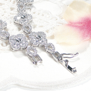 ブレスレット プラチナ Pt900 ダイヤモンド 4.5ct クローバー ドロップ モチーフ テニスブレスレット ゴージャス ダイヤモンドブレス ダイヤブレスレット 腕輪 四つ葉 豪華 レディース 【