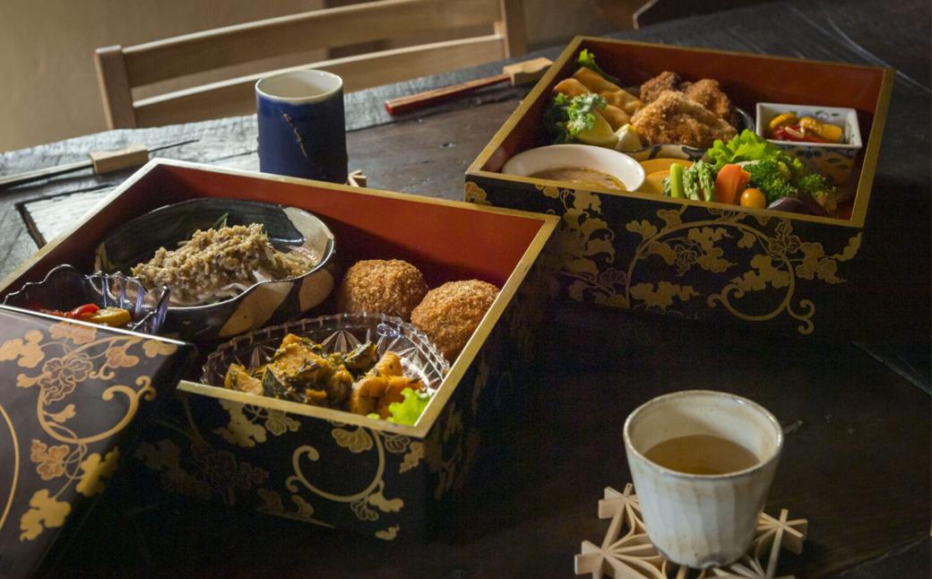 完全手作りのお惣菜六から七品。季節によりメニューが変わります。