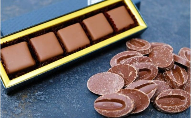 
            ボンボンショコラ5個(ミルク)&フェーブ80g（コイン状チョコレート）／NICOchocolaterie チョコレート チョコレート専門店 ボンボンショコラ スイーツ お菓子 贈答用 ギフト お取り寄せ 福岡県 小郡市 
          