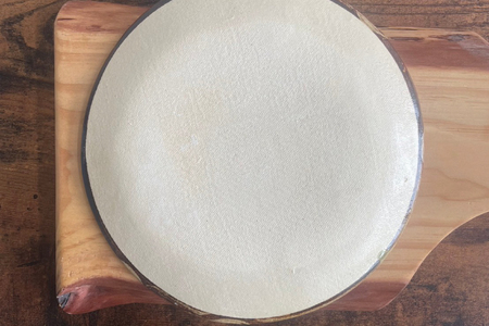 パイナップル柄の皿 1枚(約19cm)｜やちむん 皿 取り皿 ケーキ皿 日用品 パイナップル 沖縄 沖縄県 豊見城市 送料無料(DD022)