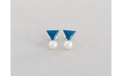 ピアス パール付き 三角 七宝 | ピアス パール ポイント ピアス Point pierce 七宝ピアス ブルー アクセサリー 七宝 七宝焼き ジュエリー 上品 レディース 装飾 クリスマス 入学祝い 結婚記念日 記念日 お祝い 誕生日 ギフト 贈答 作家 作品 手仕事 伝統工芸 Kenichi Kondo 埼玉県 北本市