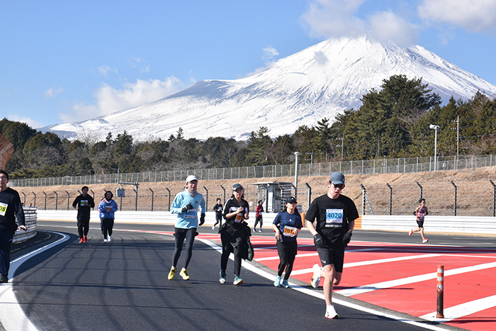 富士マラソンフェスタ ハーフマラソンの部 ｜ 富士山マラソンフェスタ実行委員 マラソン スポーツ チケット 参加券 富士スピードウェイ 体験 アウトドア