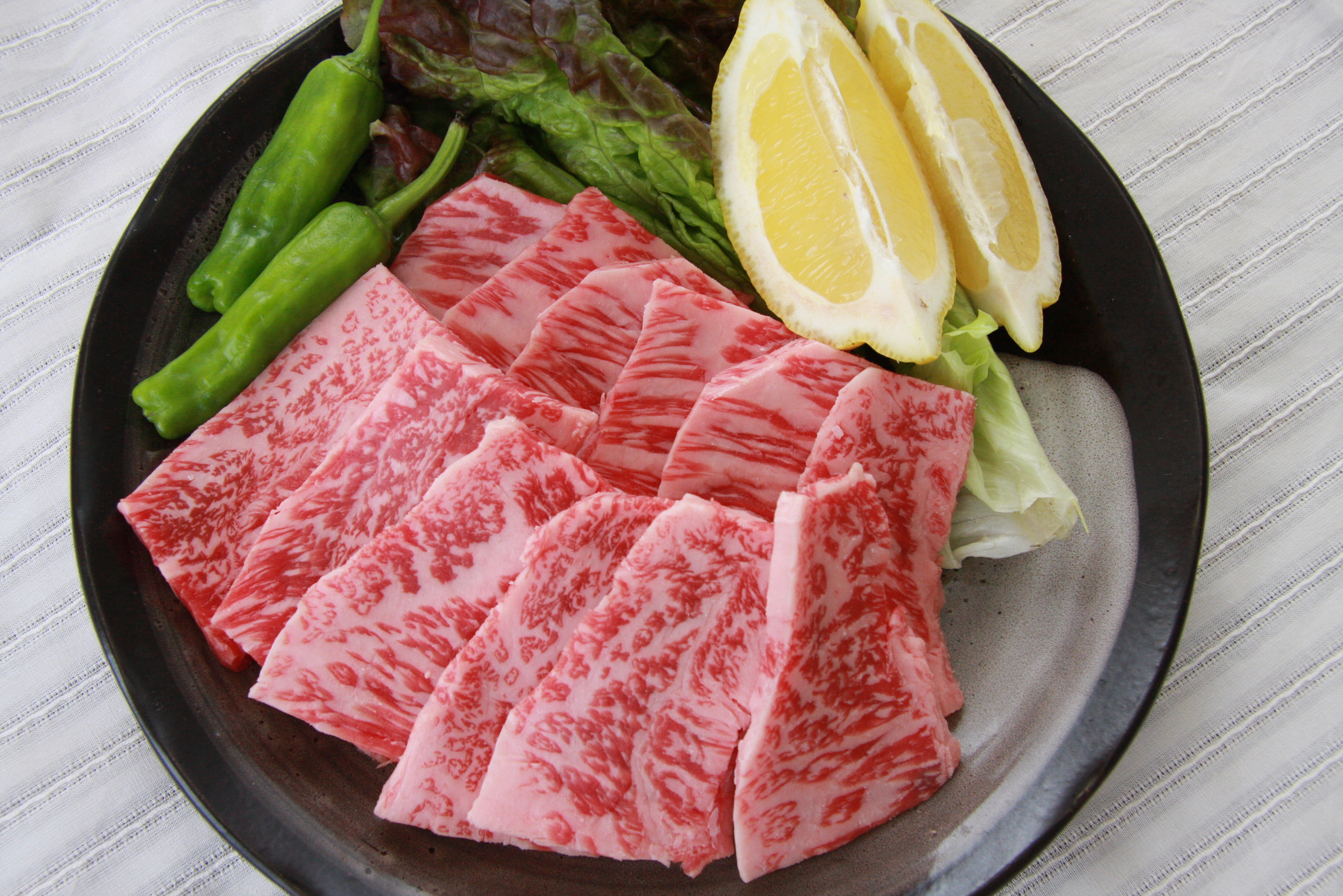 奥出雲和牛赤身焼肉用1kg【牛肉 赤身 焼肉 BBQ しまね和牛 黒毛和牛 贈答用 冷蔵 チルド 日時指定 Ｂ-3】