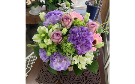 No.487 （パープル系）Mサイズ 癒し生活！季節のおまかせフラワーアレンジメント