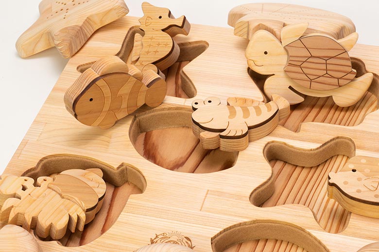 【木のおもちゃ】かくれんぼパズル うみべ 名入れ可能