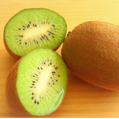 ふるさと納税 香川県 キウイ　美しい緑が鮮やかな　香緑(こうりょく)約750g(5〜6玉)