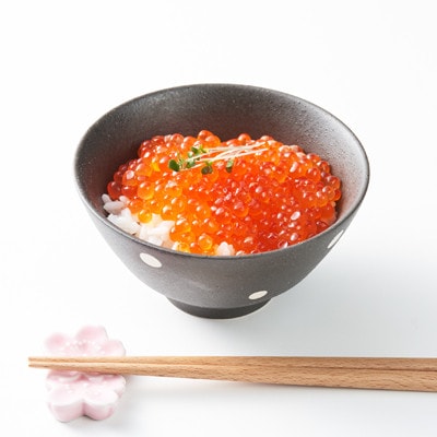 北海道とまり産　いくら醤油漬け　100g×1パック【配送不可地域：離島】【1715401】