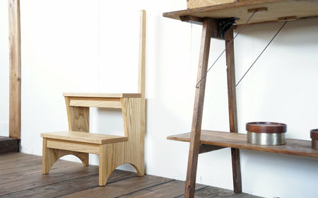 【踏み台】2段 手作り木製 片手ハンドル付き【Ojn Handmade Hut】 | 踏み台 新潟県 出雲崎町