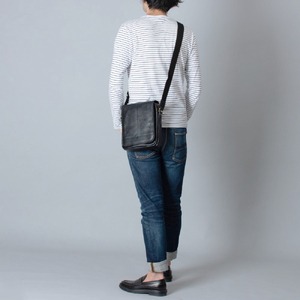 豊岡鞄　皮革縦型フラップSD（ブラック） 696973