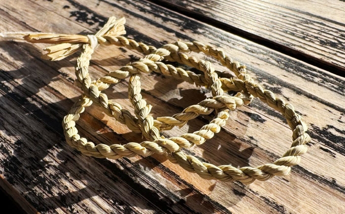 日々の暮らしを守る「まこも」のしめかざりストラップ 伝統 ハンドメイド お守り