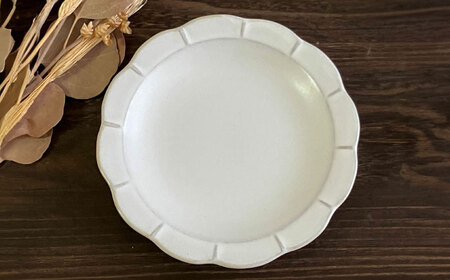 【瀬戸焼】白釉花型皿16cm 2枚セット【株式会社まるたか水野コーポレーション】 / 皿 食器  ギフト プレゼント / 瀬戸市[BBBF019]