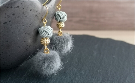 ＊薄墨色（グレー）＊水引ピアス/玉結びとフェイクファーのピアス