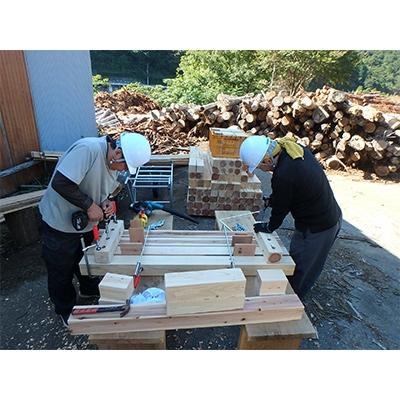 ふるさと納税 日高川町 【和歌山県日高川町産】ヒノキのスリット型ベンチ　1脚 |  | 02