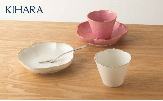 【特別な日にもつかえる】 梅型取皿 ＆ そば猪口 4点セット【KIHARA】有田焼 食器 デザートカップ 小鉢 ハレの日 紅白 かわいい キハラ A35-243