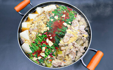 ラー麦ちゃんぽん麵付き 醤油スープが旨い！お試しもつ鍋セット２人前（牛もつ200g×１P）＜株式会社BeerO’Clock＞那珂川市[GES027]