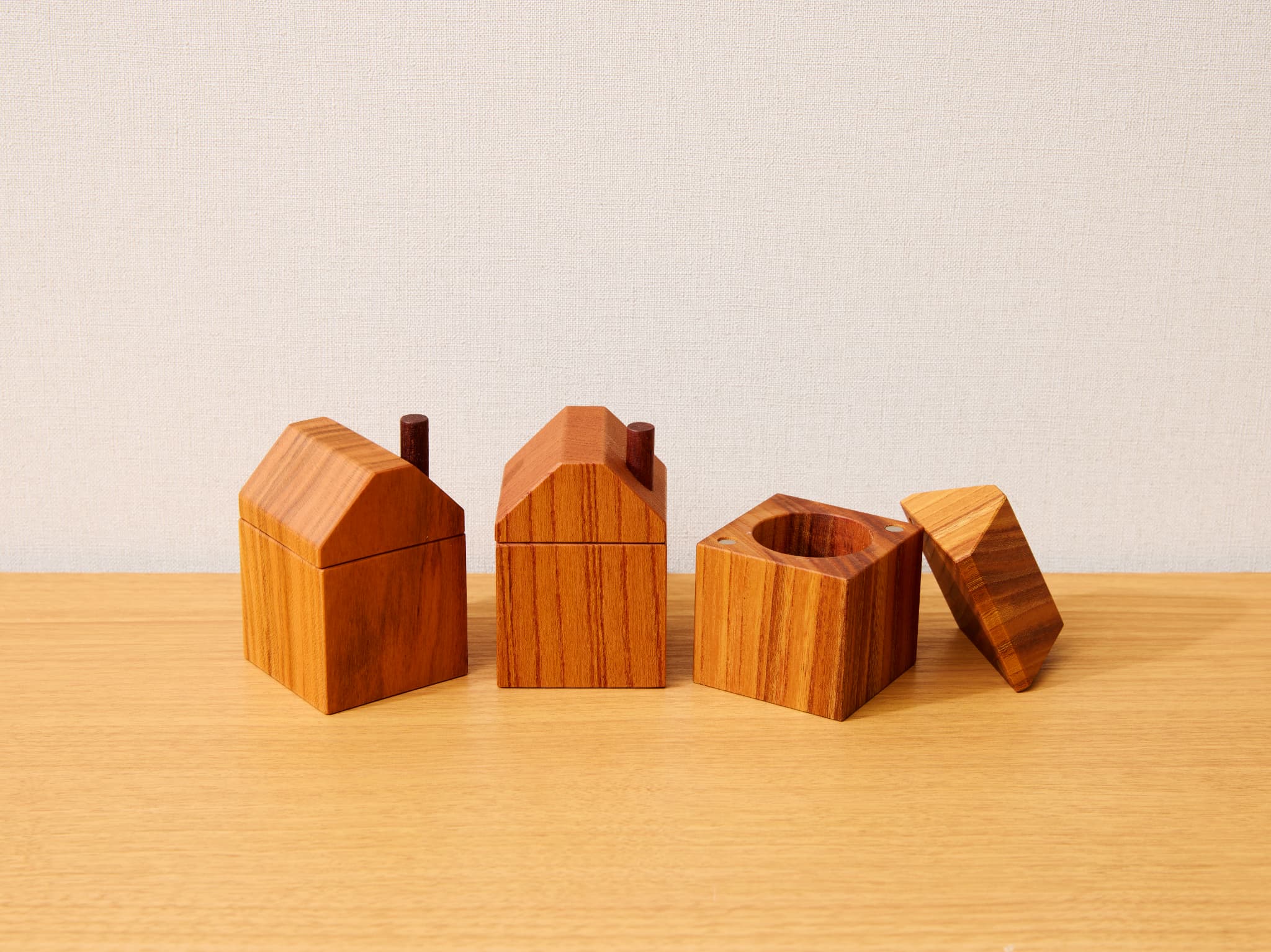 おうち型 乳歯ケース 木製 乳歯入れ Teeth House 成長記念 子ども用 メモリアルグッズ 出産祝い 入学祝い ナチュラルデザイン ハンドメイド インテリア雑貨 小牧市 送料無料 ［087Y11］ おうち型 乳歯ケース 木製 乳歯入れ Teeth House 成長記念 子ども用 メモリアルグッズ 出産祝い 入学祝い ナチュラルデザイン ハンドメイド インテリア雑貨 小牧市 送料無料