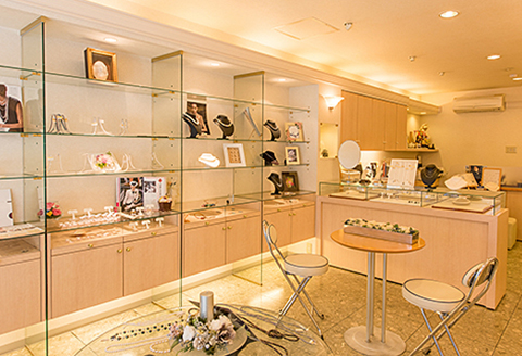 注目の旬アイテム♪アコヤ真珠イヤーカフ YG：B056-017