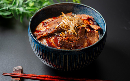 【ご自宅用】自家製焼豚（約300g） 秘伝 焼き豚 焼豚 国産 冷凍 おつまみ おかず 豚 豚肉 肉 豚バラ バラ肉 ご当地 グルメ 食品 四国 F5J-600