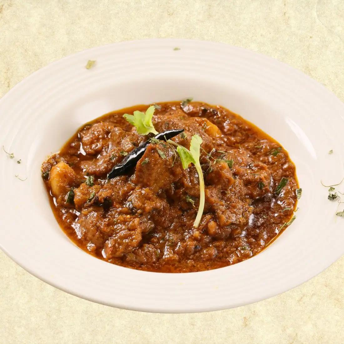 レストラン「earth」の本格カレー三種食べ比べセット（ポーク・チキン・ホタテ）