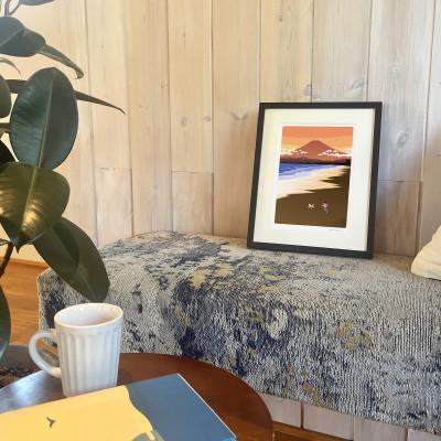 ふるさと納税 茅ヶ崎市 湘南・茅ヶ崎で描く、海を感じるイラストアート『ジークレーアートフレーム　SL-11』(小:八つ切) |  | 01