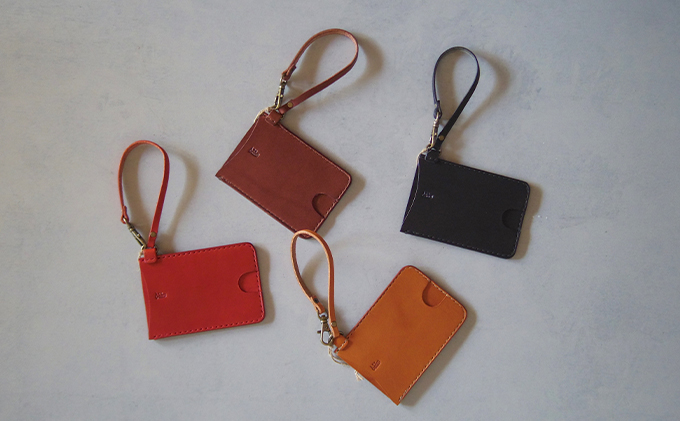 【坂田典子の革小物】 使い込むほどに味わい深くなる、革のパスケース（キャメル）