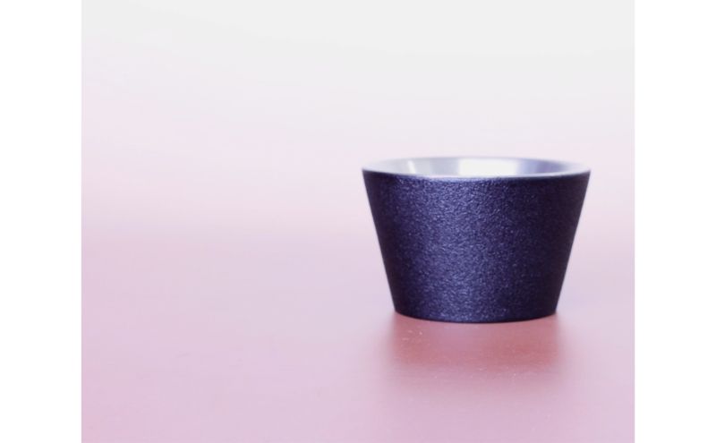 チタン製 ぐいのみ  高桑製作所 一枚絞(ひとひらしぼり) 本漆・黒乾漆塗り【グッドデザイン賞受賞】【職人技・特許製法】 チタン ぐいのみ 東京都 大田区