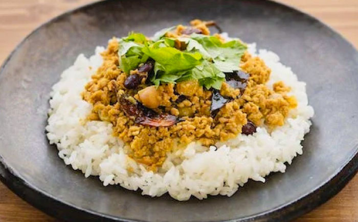 【先行予約】【2025年10月初旬より順次発送】【50セット限定】25年度産 カレーのためのお米「プリンセスサリー」1㎏×1袋【2種のカレーキット付き】 米 うるち米 代替米  島根県雲南市/出雲SP