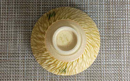 【瀬戸焼】黄瀬戸飛鉋茶碗(大) 【愛窯工芸社】 / 碗 茶碗 ご飯茶碗 食器 和食器 / 瀬戸市 [BBAW003]