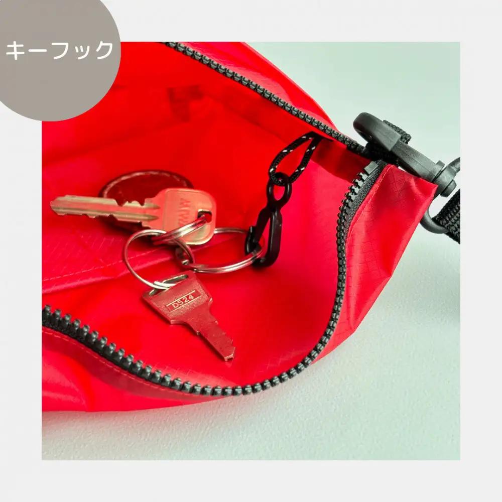 【赤】雨の日にも！ポケット付き軽量ナイロンショルダーバッグ　サコッシュ　撥水ポシェット