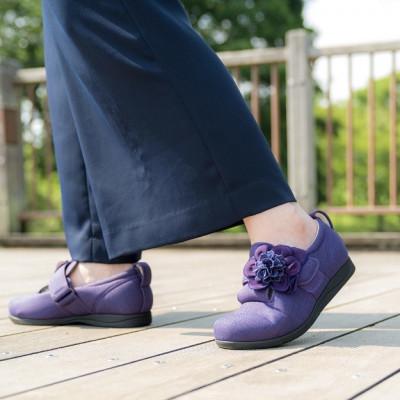 ふるさと納税 岡山市 【岡山発】花付きケアシューズohanaの想い　ダリア(ネイビー)Lサイズ　プレゼントにも |  | 01