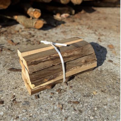 ふるさと納税 国頭村 広葉樹 国頭産イタジイの薪 約5kg(1束8枚) |  | 01