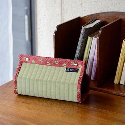 ふるさと納税 田原本町 楽(Raku)ティッシュケース/クローバー(赤) |  | 01