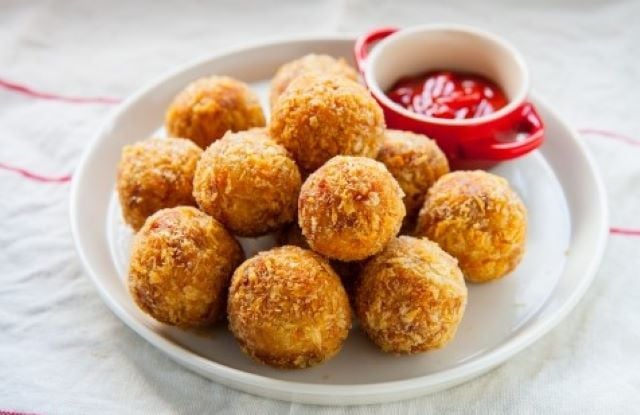 
                  【「近江牛」 にぎわいセット】肉 牛肉 コロッケ メンチカツ ハンバーグ ブランド牛 三大和牛 近江牛 和牛 黒毛和牛 ミンチ 冷凍 お弁当 おかず お惣菜 滋賀県 竜王
                