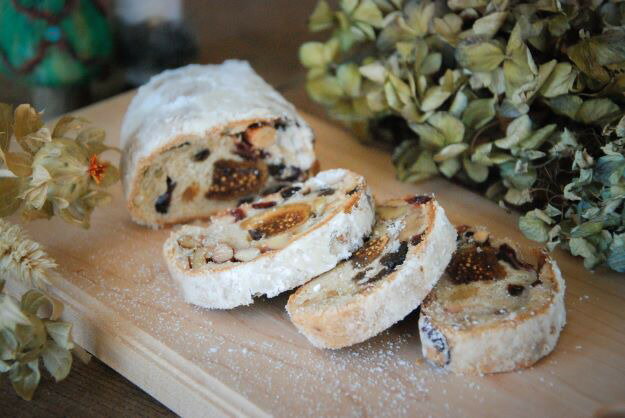 【ふるさと納税】【2025年期間限定】tobira「天然酵母のヴィーガンシュトーレン」数量限定 季節限定 シュトーレン シュトレン 天然酵母 パン ヴィーガン ビーガン パン クリスマス ギフト 贈答 贈り物 オーガニック レーズン お菓子 スイーツ お取り寄せスイーツ