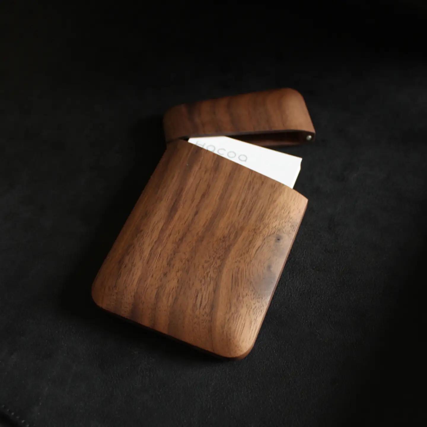 【Hacoa】おしゃれで美しいデザインの木製名刺入れ ウォールナット「Card Case Gentle」