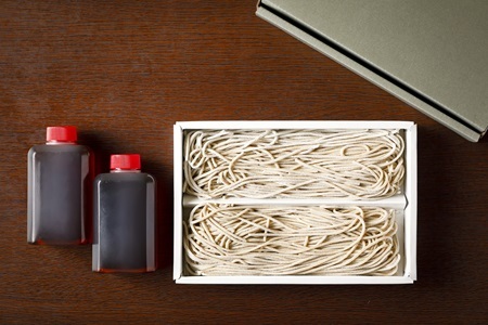 【 年越しそば 予約 】 石臼挽き 自家製粉 瑞穂そば （ せいろそば ） 2人前 つゆ付き ≪ 京丹波町産 蕎麦 100％使用 ≫ ※2025年12月発送 ※北海道・沖縄・その他離島は配送不可 [0