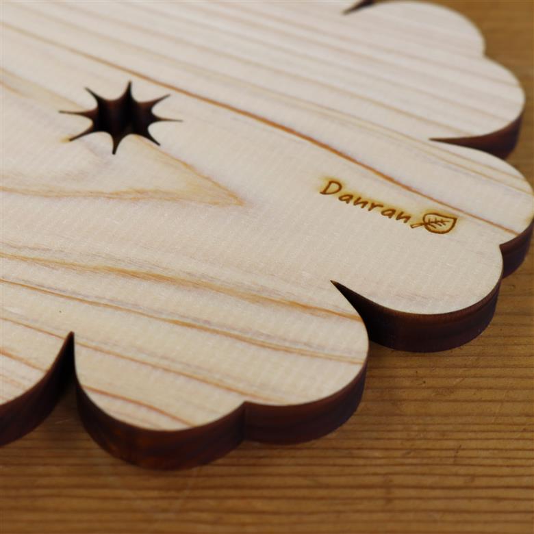 木製鍋敷き 【Danran 鍋敷きフラワー 無塗装】 なべしき かわいい 木製雑貨 プレゼント 贈り物 母の日 父の日 高知県 馬路村【521】