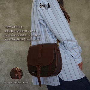 【4パターン展開】 アリーチェ　クロスボディー 【チョコ】  革小物　ハンドメイド　手縫い　一点物　革カバン　トートバッグ　レザートート　スナッグルレザー ツイード×ナイロン