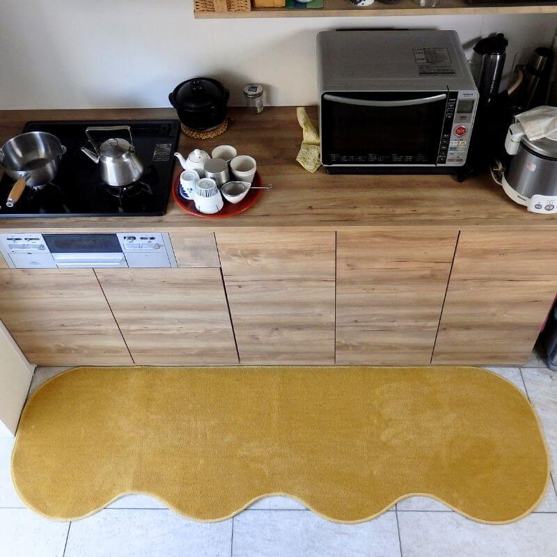 北欧風キッチンマット ラグマットタイプ 65×225cm ピーナッツ型 ゴールド 抗菌防臭 SEK 織人しきもの屋工房 diw0261
