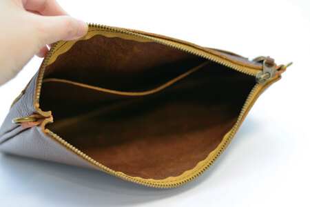 AX013-1　益子の革工房maharoのサコッシュ（M）ブラウン