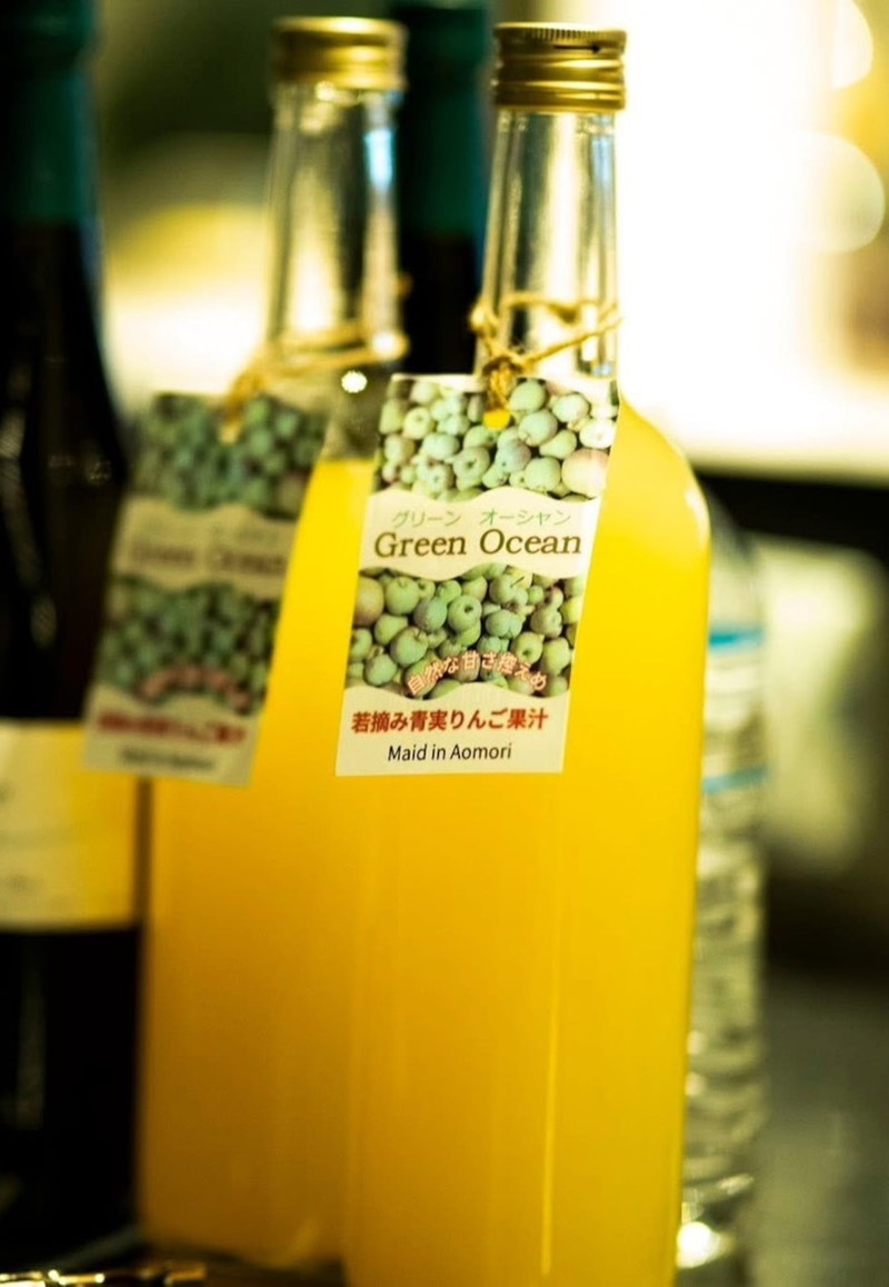りんごジュース 青森 ストレート 甘さ控えめ 720ml×2本 【GreenOcean】 プレゼント 贈答 飲料 食事に合う さっぱり 樹上選果 摘果 青森県 五所川原市 アップルジュース りんご 果