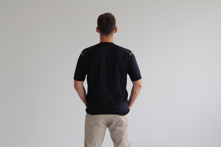 究極の贅沢シルク100%洗えるメンズ半袖Vガゼットデザインクルーネックニットウェア ネイビーMサイズ メンズ 新潟県 五泉市 有限会社アスリート