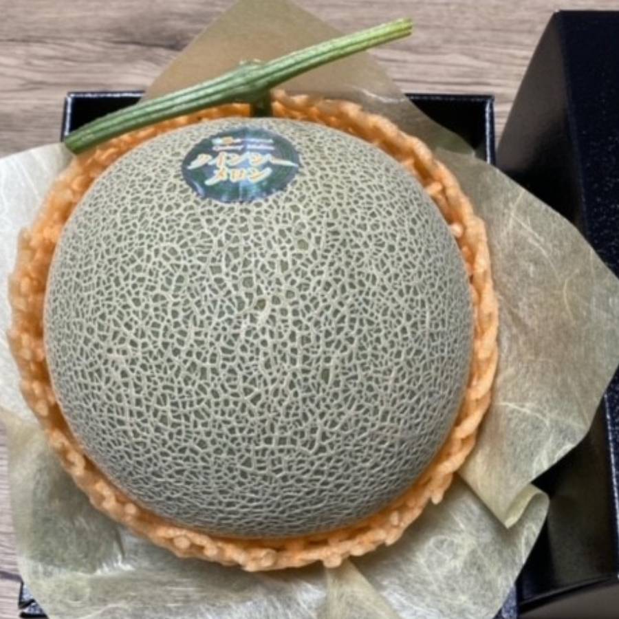 ＜山一ファーム＞贈答用クインシーメロン化粧箱入り（４L/1玉）