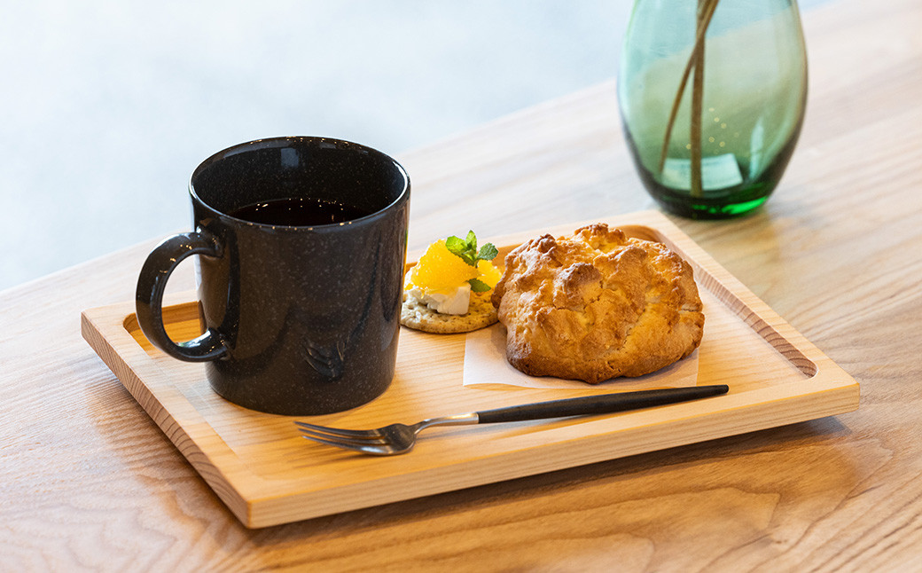 
東濃檜　カフェトレー（幅17.4㎝　長さ25㎝　厚み20㎜）バーベキュー アウトドア 下呂市 木製 1点もの ナチュラル トレイ ひのき
