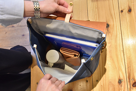 近江牛レザーと地産帆布で作ったフラップ付き リュック びわ湖ブルー【CC42W】