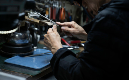 【K10,SILVER925 製】マルチカラーのトリニティネックレス